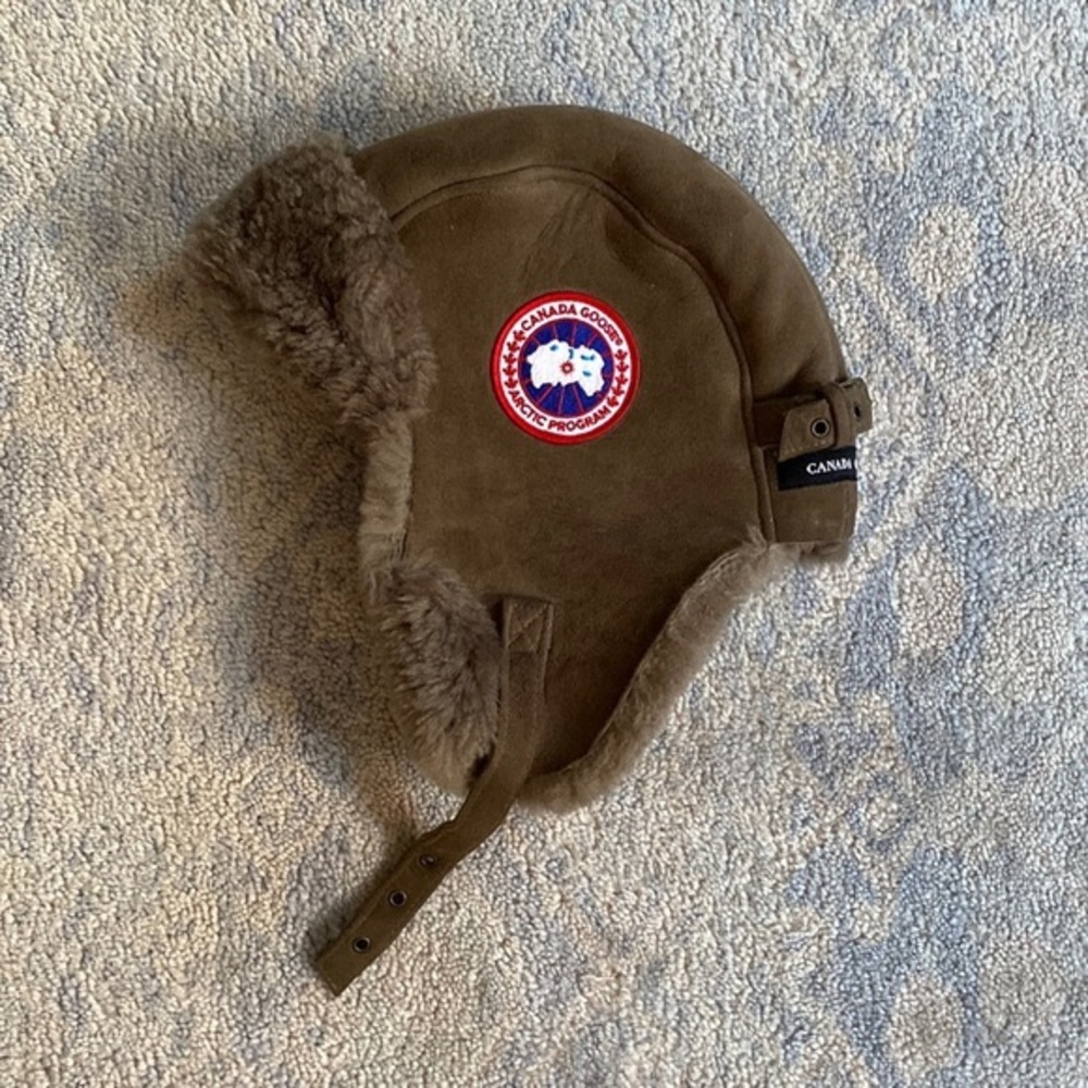 Canada Goose Suede Shearling Pilot Hat, new without tags